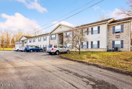 view of front of house featuring uncovered parking