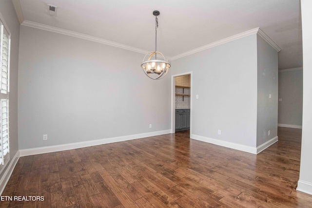 unfurnished room featuring a chandelier, crown molding, dark wood-style floors, and baseboards