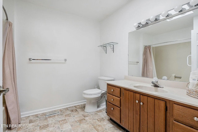 full bath with curtained shower, visible vents, toilet, vanity, and baseboards