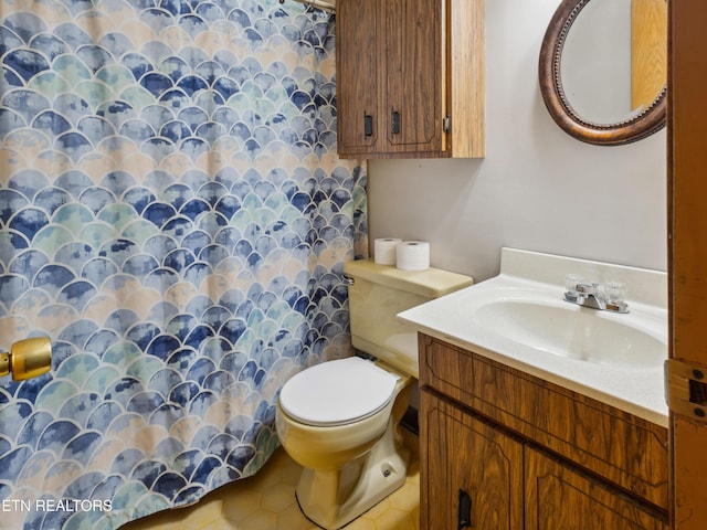 full bathroom featuring a shower with curtain, toilet, vanity, and tile patterned flooring