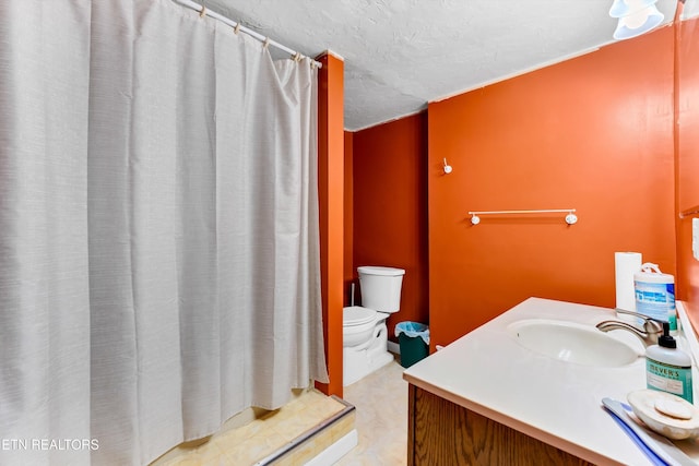 full bath featuring toilet, a shower with curtain, a textured ceiling, and vanity