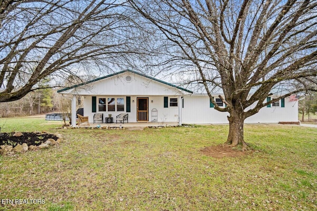 view of front of house with a front lawn