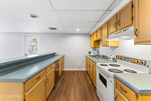 kitchen with under cabinet range hood, visible vents, white appliances, and a peninsula