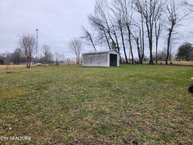 view of yard featuring fence and an outdoor structure