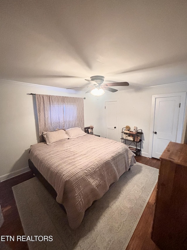 bedroom featuring baseboards, dark wood-style floors, and a ceiling fan