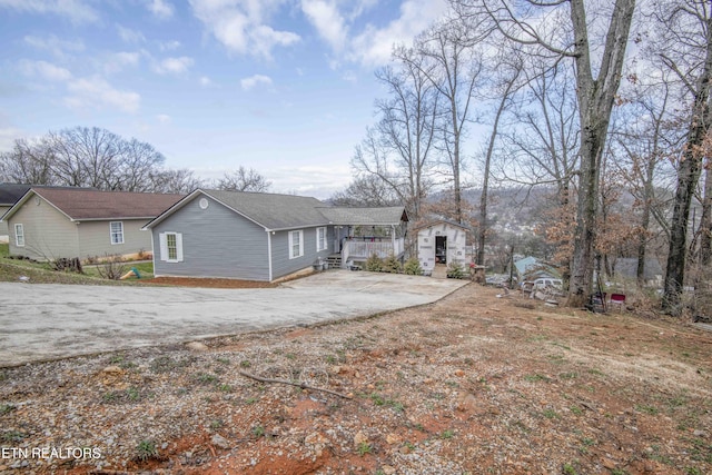 view of front of home with driveway