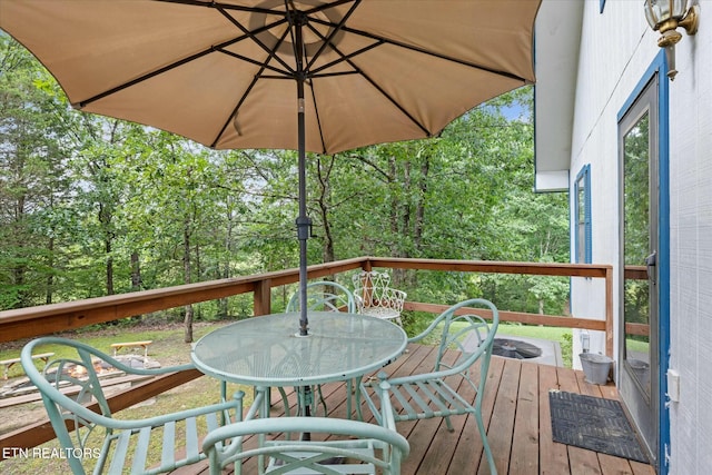 deck featuring outdoor dining space