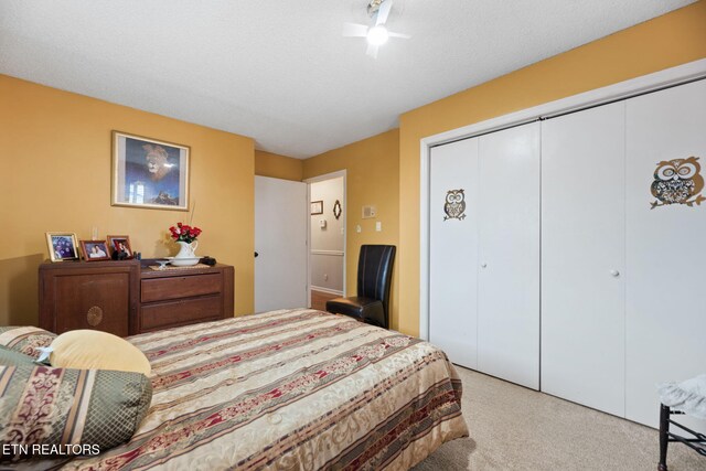 bedroom featuring ceiling fan, carpet floors, and a closet