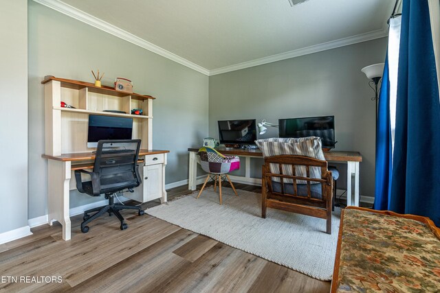 4404 Aylesbury Dr, Knoxville, TN 37918 - office featuring wood finished floors, ornamental molding, and baseboards