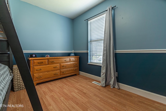 4404 Aylesbury Dr, Knoxville, TN 37918 - bedroom featuring light wood-type flooring and baseboards