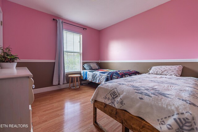 4404 Aylesbury Dr, Knoxville, TN 37918 - bedroom featuring wood finished floors and baseboards