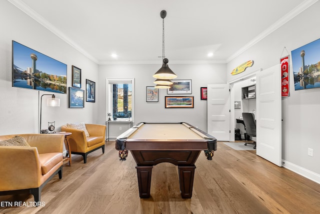 game room featuring light wood-type flooring, pool table, crown molding, and baseboards