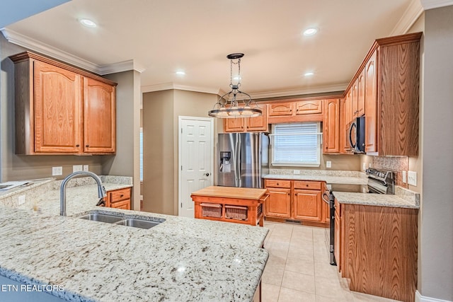 kitchen featuring stainless steel appliances, a sink, a peninsula, and ornamental molding