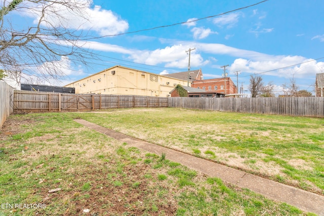 view of yard featuring a fenced backyard