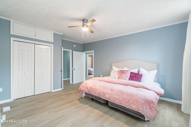 bedroom with baseboards, a ceiling fan, ornamental molding, light wood-style floors, and a closet