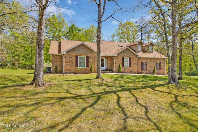 view of front facade featuring brick siding and a front lawn