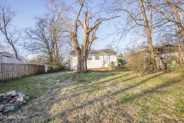 view of yard with an outbuilding and fence