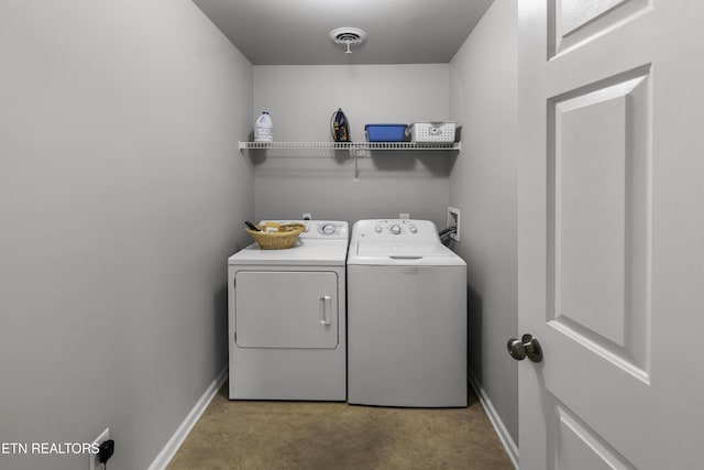 laundry area featuring laundry area, baseboards, visible vents, and washing machine and clothes dryer