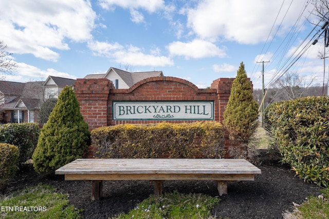 view of community / neighborhood sign