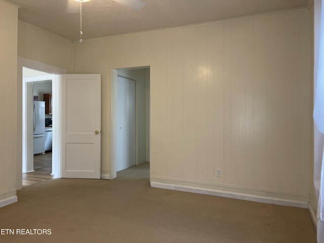 unfurnished room with carpet