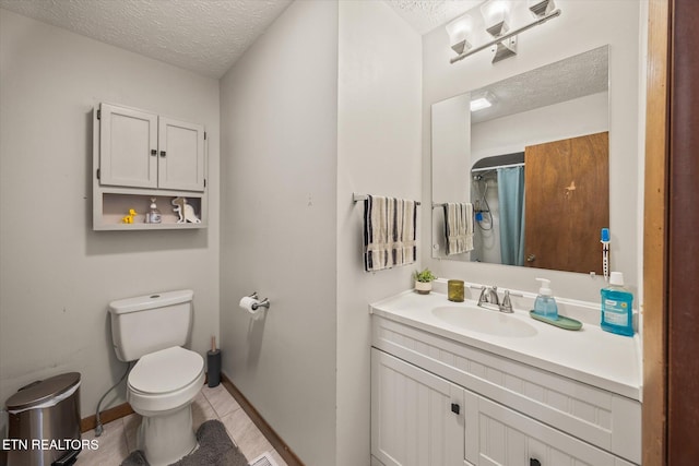 bathroom featuring a shower with curtain, a textured ceiling, toilet, and vanity