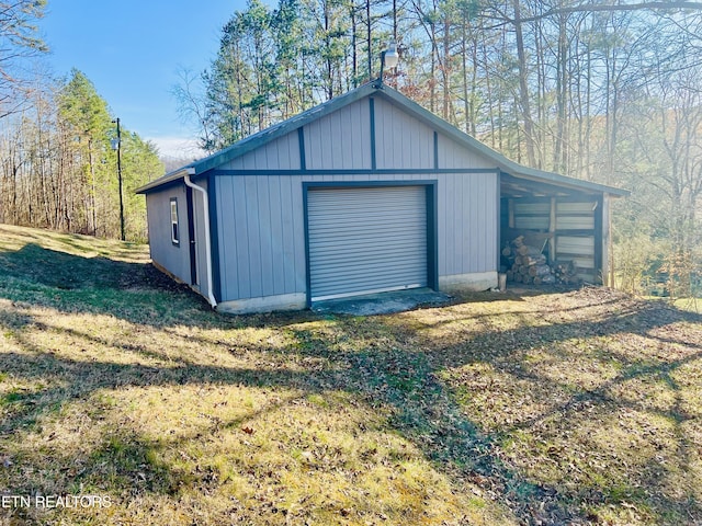 view of detached garage