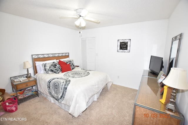 bedroom featuring carpet floors, a textured ceiling, and ceiling fan