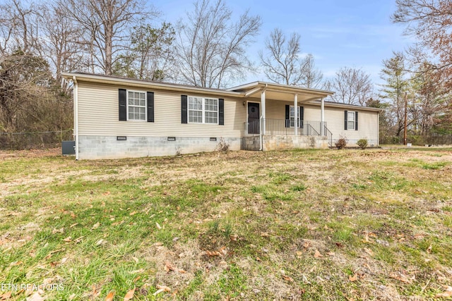 manufactured / mobile home featuring a porch, a front lawn, and crawl space