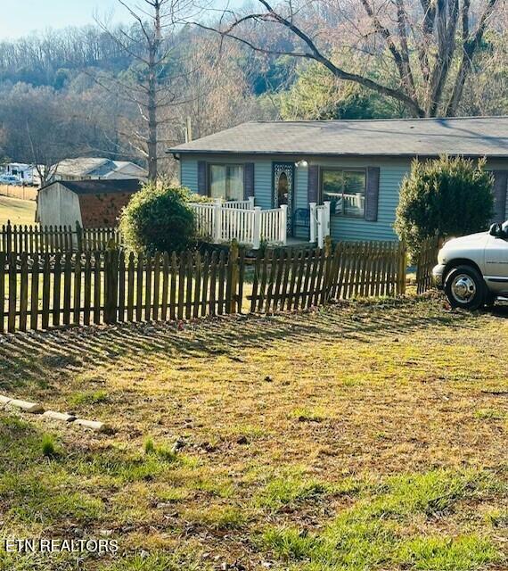 4637 Nails Creek Rd, Rockford, TN 37853 - view of front of property featuring a fenced front yard