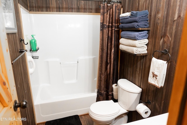 784 Wilderness Trl, Oneida, TN 37841 - bathroom with toilet and shower / bath combination with curtain