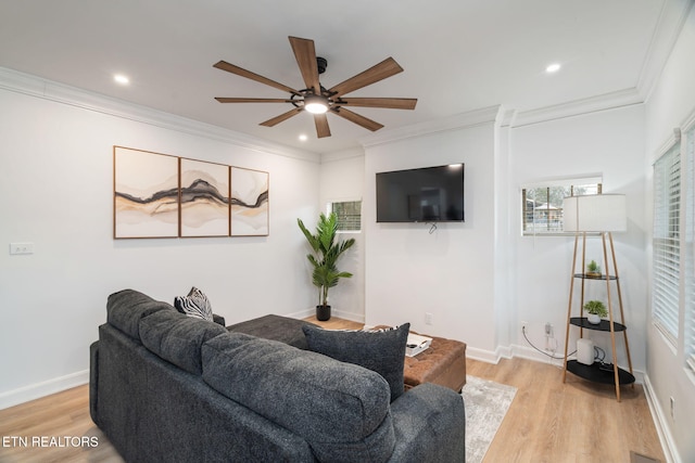 living area with light wood-style flooring, baseboards, and ornamental molding