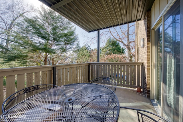 balcony with outdoor dining space