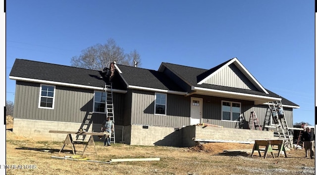 view of front of property featuring crawl space