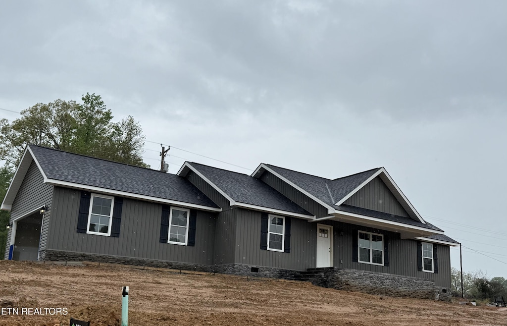 100 Jack St, Tazewell, TN 37879 - view of front facade featuring a shingled roof, a porch, a garage, and crawl space