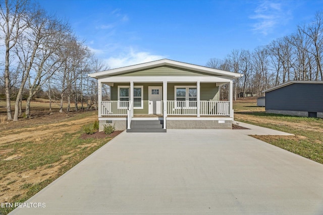 1600 Anna Maria Ln, Cookeville, TN 38501 - view of front of property featuring a porch, driveway, and crawl space