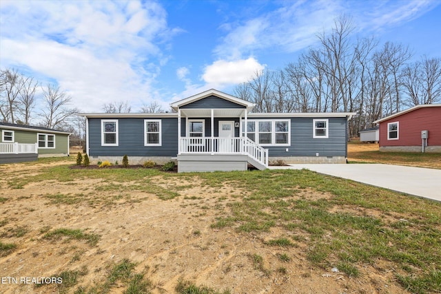 1620 Anna Maria Ln, Cookeville, TN 38501 - view of front facade with covered porch, a front lawn, and crawl space