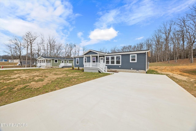 1620 Anna Maria Ln, Cookeville, TN 38501 - manufactured / mobile home featuring concrete driveway, a porch, and a front lawn