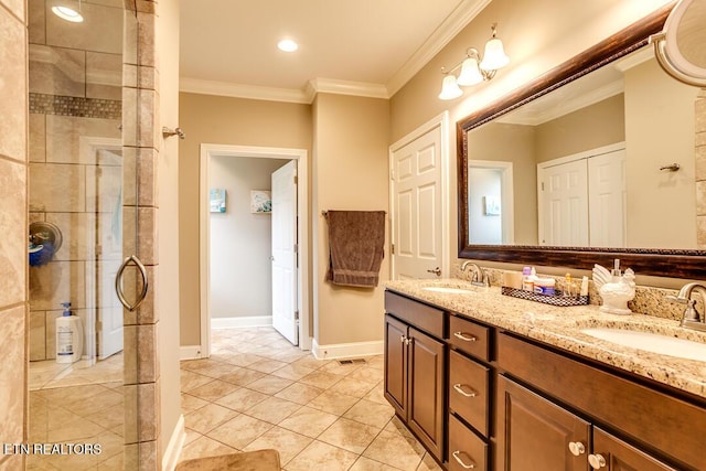 bathroom featuring crown molding, tiled shower, baseboards, and a sink