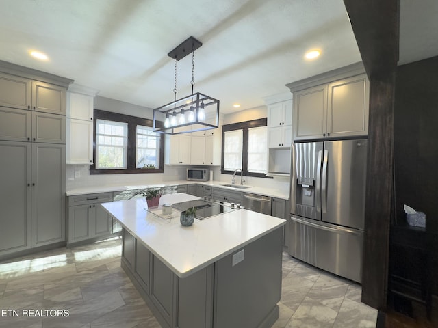 kitchen featuring a sink, plenty of natural light, appliances with stainless steel finishes, and gray cabinets