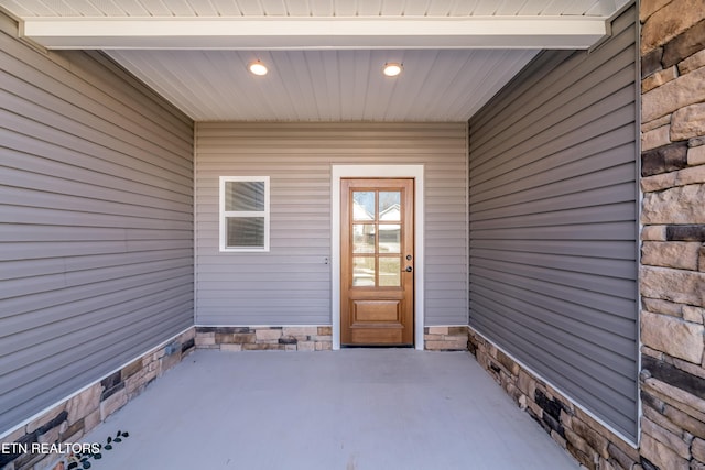 entrance to property featuring a patio area