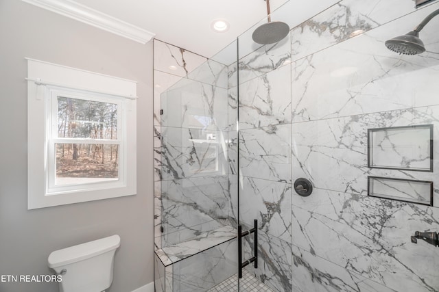 bathroom featuring crown molding, toilet, recessed lighting, and a marble finish shower