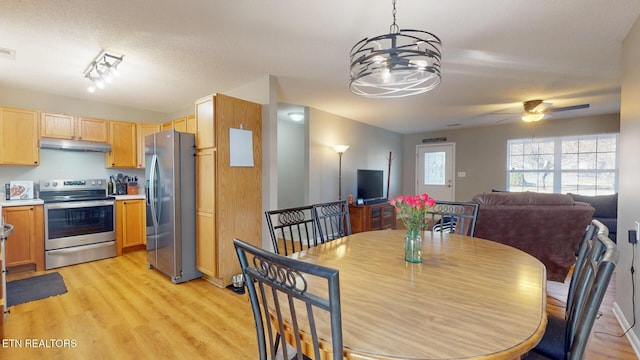 dining room with ceiling fan, visible vents, a textured ceiling, and light wood-style flooring