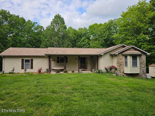 1133 W Laurel Way, Monterey, TN 38574 - ranch-style house featuring covered porch and a front lawn