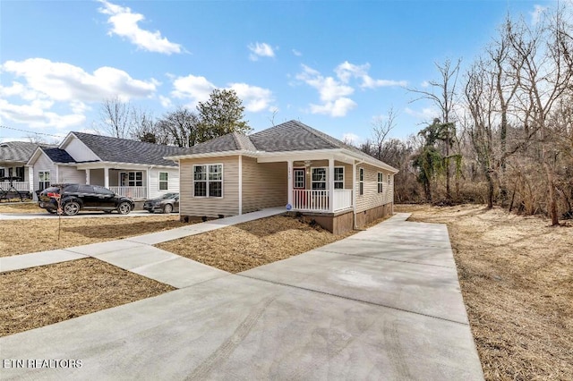 view of front of home featuring a porch and driveway