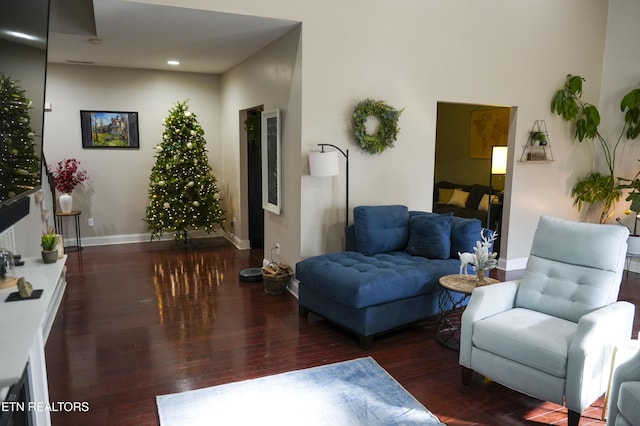 living room with recessed lighting, baseboards, and wood finished floors