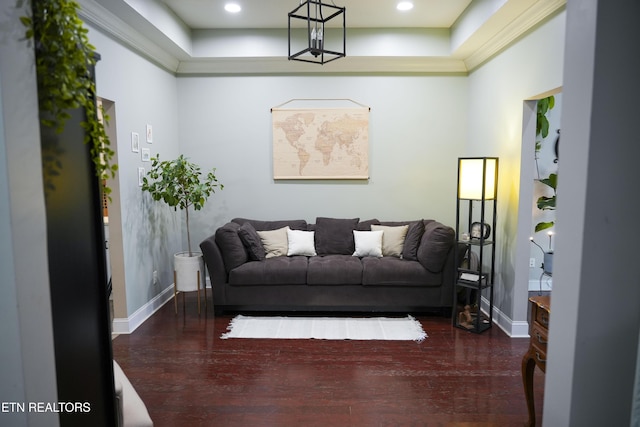 living area featuring recessed lighting, baseboards, and wood finished floors