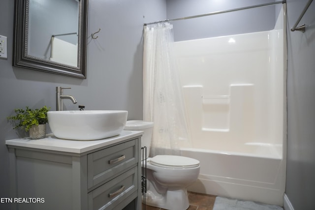 full bathroom featuring vanity, toilet, and shower / bath combo