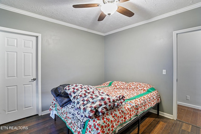 bedroom with a ceiling fan, hardwood / wood-style flooring, a textured ceiling, crown molding, and baseboards