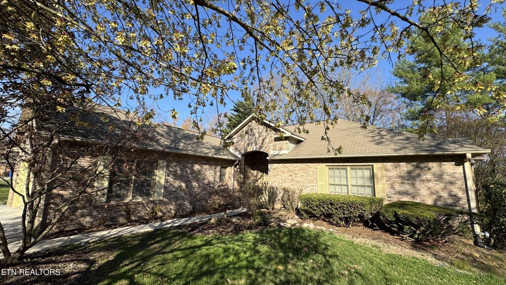 6818 Hunters Trl, Knoxville, TN 37921 - photo 1