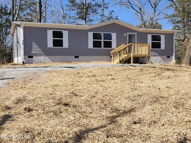 view of front of property featuring crawl space